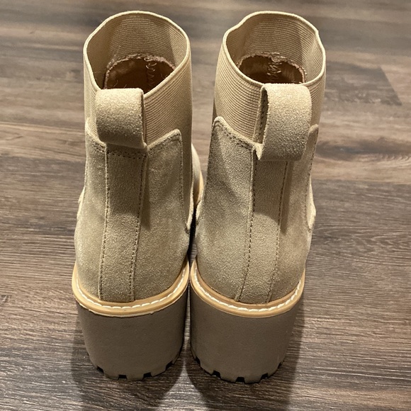 DV Platform Chelsea Booties - Picture 3 of 5